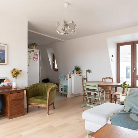 Apartament T4 With Balcony Near Paris